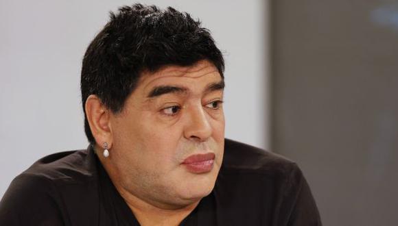 Maradona reluce en televisi&oacute;n labios rojos. Esto caus&oacute; la admiraci&oacute;n de la prensa internacional. (Foto: Reuters)