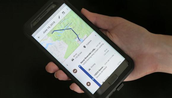 El nuevo elemento de la interfaz de usuario de Google Maps, que permitirá agregar un informe sobre su experiencia de tráfico, al igual que en Waze. (Foto: AP)
