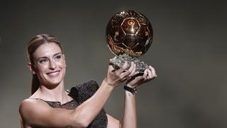 Alexia Putellas ganó el Balón de Oro 2022: la mediocampista de Barcelona levantó el premio por segunda vez consecutiva