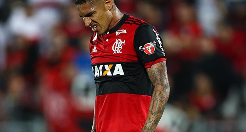 Paolo Guerrero sufrió una lesión que no le permitió completar el partido con el Flamengo ante Santos por el Braileirao. La Selección Peruana sigue atenta a su salud. (Foto: Getty Images)
