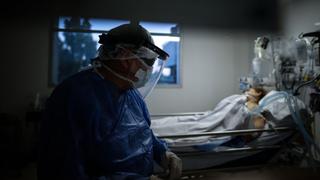 Argentina suma de golpe 3.050 muertes de coronavirus pendientes y supera las 20.000 