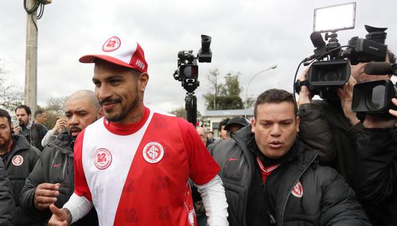 Paolo Guerrero entra en el grupo de WhatsApp del 'Inter' de Porto Alegre. (Foto: Reuters)