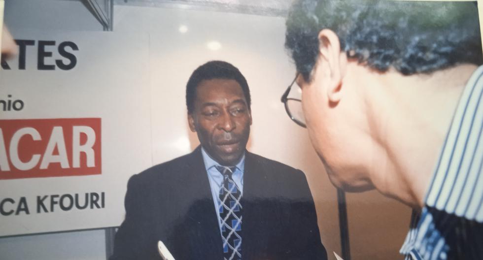 Pelé’s meeting with El Comercio and the story of the shirt that Ramón Mifflin keeps today