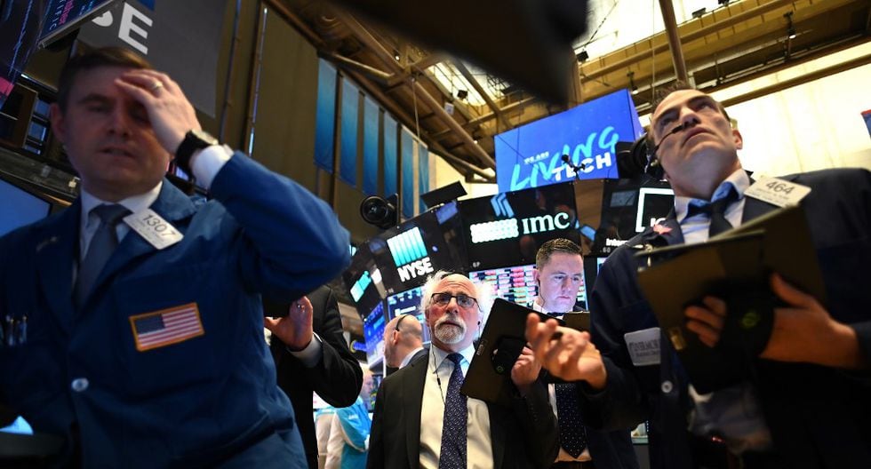 Wall Street, bolsas mundiales y commodities se desploman tras una de las peores semanas bursártiles. (Foto: AFP)