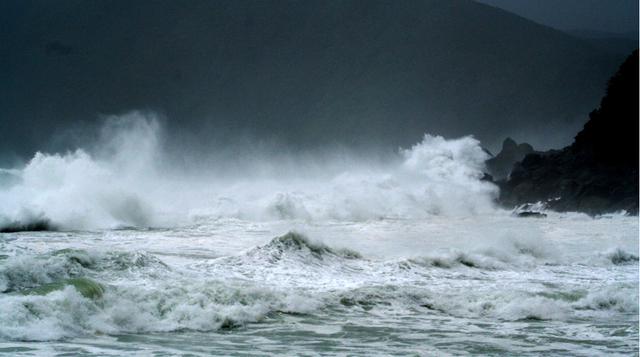Japón: el potente tifón Neoguri azota las islas de Okinawa - 1