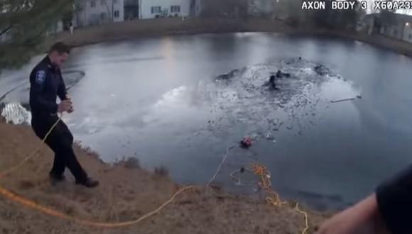 Así fue el rescate de un niño que cayó en un lago congelado en Estados Unidos. (Foto: Aurora Illinois Police Department / Facebook)