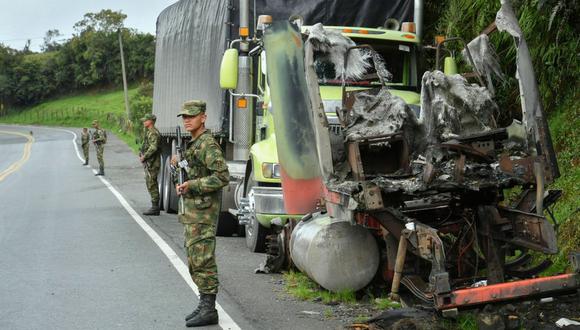 Un camión incinerado durante el paro armado en parte de Colombia. (Foto: Getty Images).