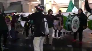 México vs. Paraguay: hinchada 'azteca' se apareció en el hotel para alentar a los jugadores | VIDEO