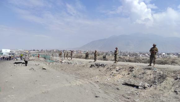 Militares resguardan el aeropuerto Alfredo Rodríguez Ballón en Arequipa. Foto: Nelly Hancco