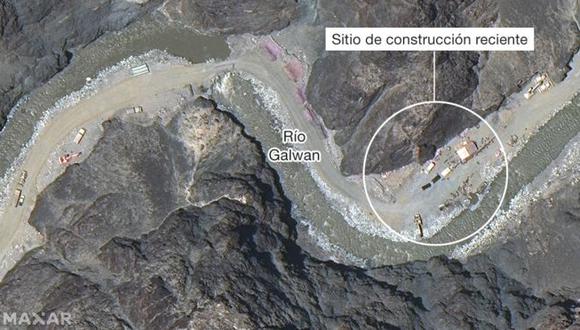 China vs India: Imagen satelital de la construcción junto al río Galwan. (Reuters).