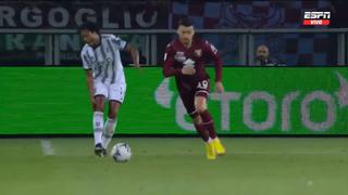 Juan Cuadrado asustó a la Juventus: casi se lesiona cuando intentó recuperar la pelota | VIDEO