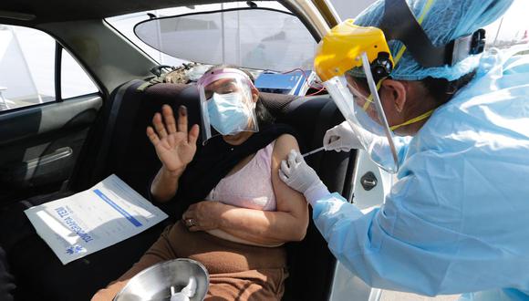 El Ministerio de Salud desarrolla actualmente una campaña de vacunación contra el COVID-19 a adultos mayores. (Foto: El Comercio / Referencial)