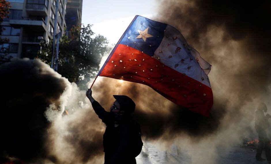 Cientos de miles de chilenos se han manifestando en contra del gobierno de Sebastián Piñera en las últimas semanas. (Foto: Reuters).