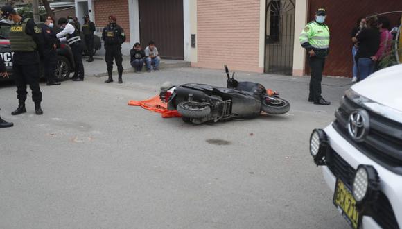 Los testigos señalaron a la Policía que las víctimas se trasladaban en una moto y fueron interceptadas. (Foto: Joseph Ángeles/GEC)