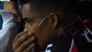 Anderson Santamaría recibió oxígeno luego de salir del campo por golpe en la nariz | VIDEO