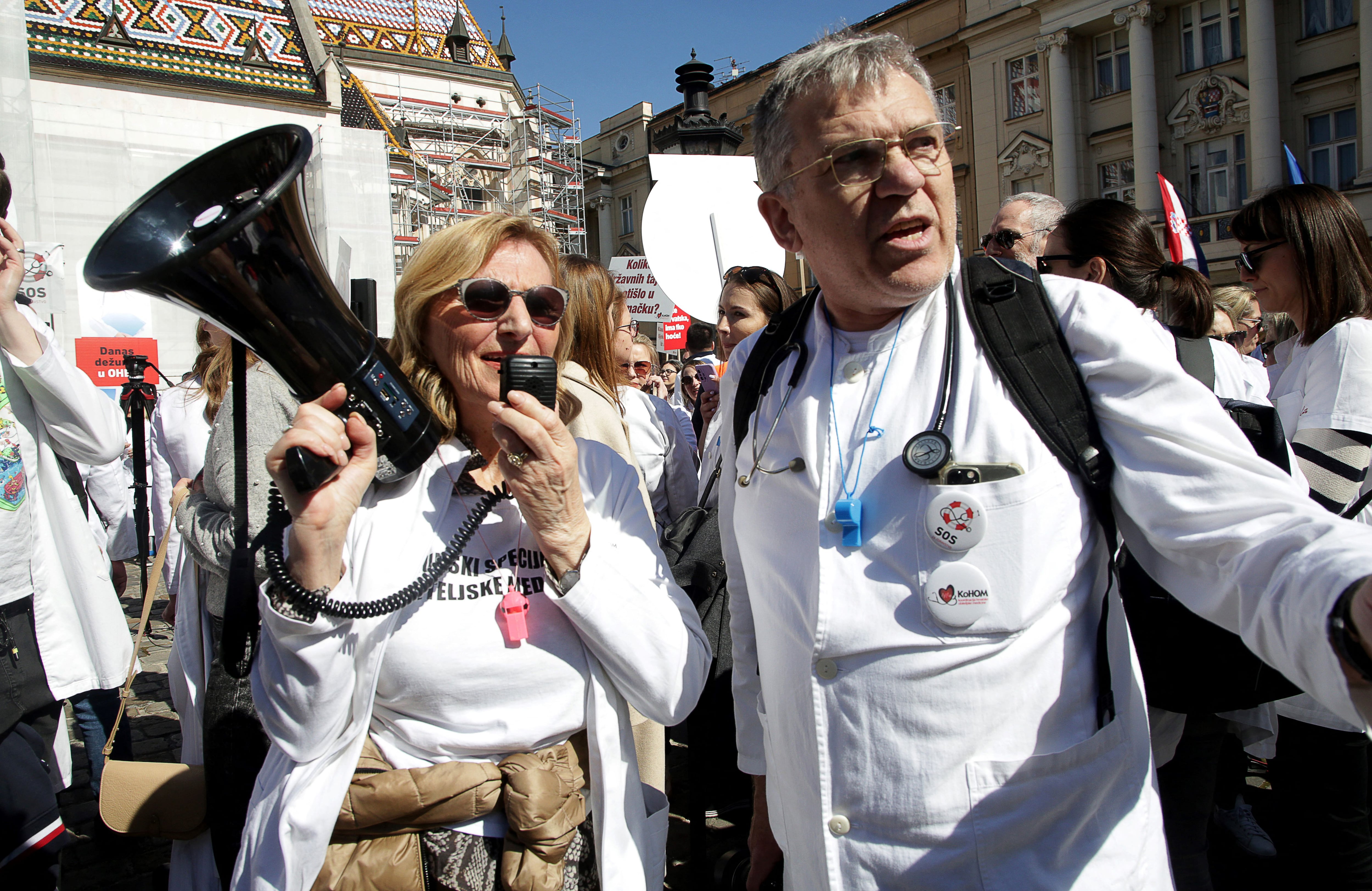 Several thousand protesters and more than 1,500 doctors from all over the country gathered in Zagreb to demand better salaries, better working conditions and a significant increase in investments in the health sector.  (Photo by Denis LOVROVIC / AFP)