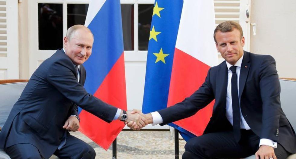 El presidente de Rusia, Vladimir Putin, y el de Francia, Emmanuel Macron, en su encuentro en Brégançon, en la costa mediterránea francesa en el 2019. (Foto: AFP)