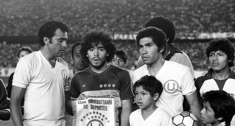 Partido amistoso entre Boca Juniors y Universitario. Postal de 1981. Foto: GEC Archivo Histórico
