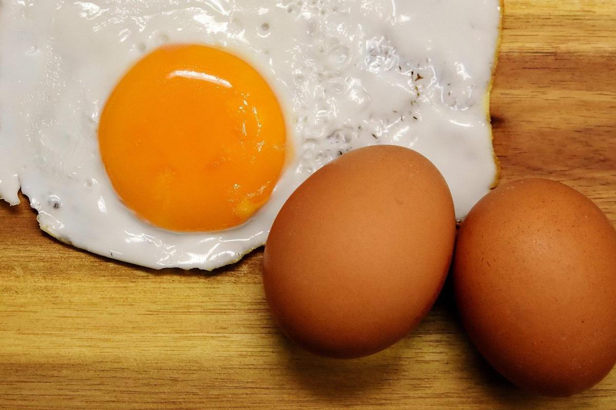 Cuál es la forma más saludable de cocinar huevos?