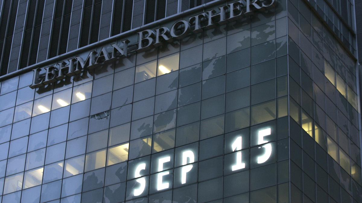 Lehman se jactó de "funcionar más allá de los ciclos del mercado" por su diversificación. Sin embargo, despidió a más de 3,000 empleados de su rama de actividades hipotecarias entre agosto de 2007 y enero de 2008. (Foto: AP)