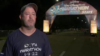 El hombre de EE.UU. que empezó a correr por diversión concluye su maratón número 100