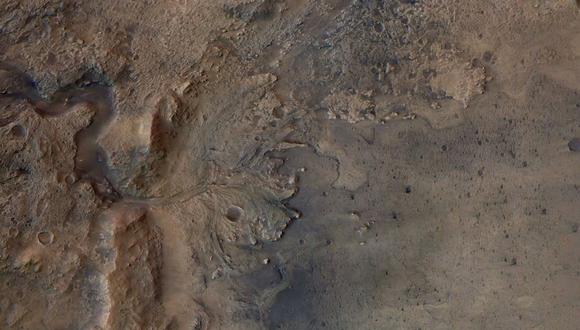 Esta imagen muestra los restos de un antiguo delta en el cráter Jezero de Marte, que el rover Perseverance Mars de la NASA explora en busca de signos de vida microbiana fosilizada. Ahora se sabe que fue un lago. (NASA)