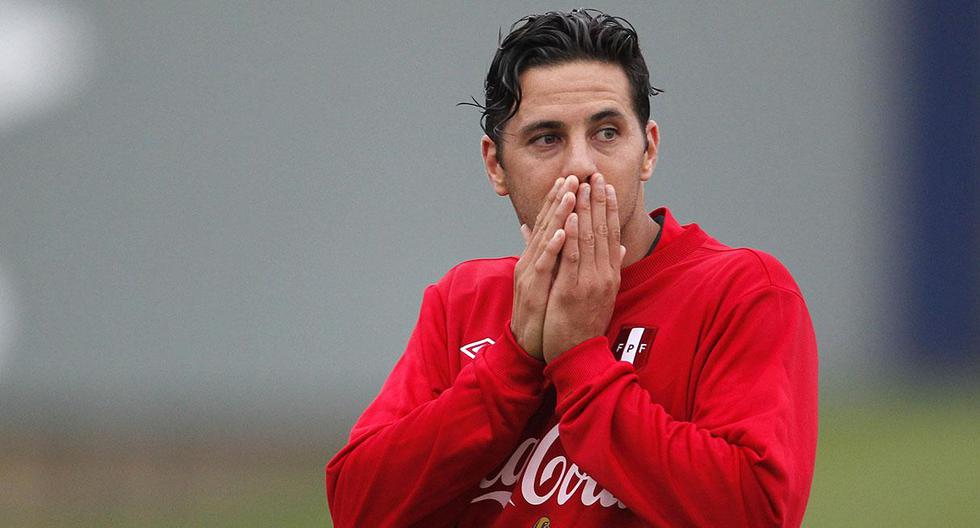 Claudio Pizarro celebró victoria peruana sobre Chile en la Copa América. (Foto: AFP)