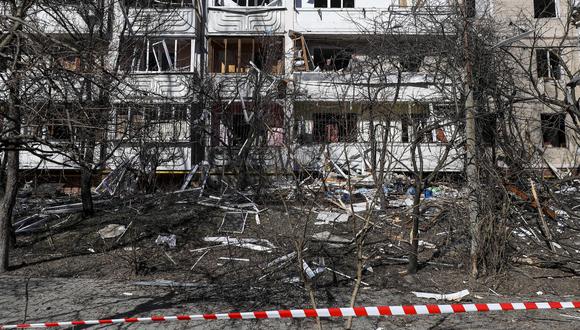 Foto referencia. Imagen de un edificio dañado por los bombardeos de Rusia en Kiev. (EFE/EPA/MIGUEL A. LOPES)