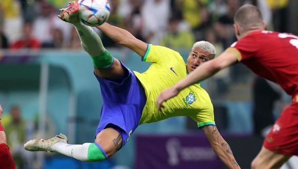Richarlison anotando el segundo gol de Brasil. REUTERS/Amanda Perobelli