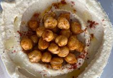 Aprende a hacer hummus en simples pasos: la receta para quienes preparan por primera vez este básico 