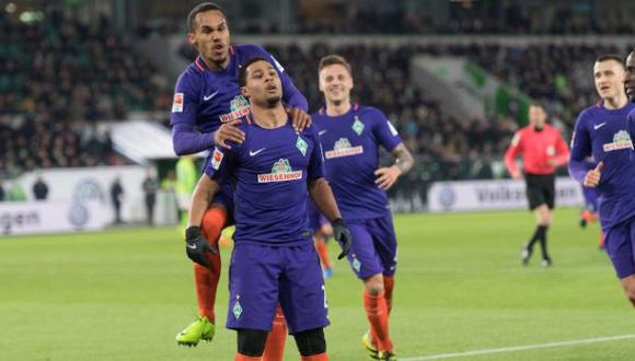 Werder Bremen, con Pizarro en el final, ganó 2-1 al Wolfsburgo