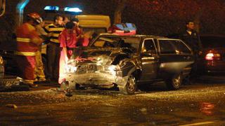 Tacna: auto con dos suboficiales de la PNP se despistó en costanera