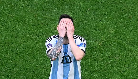 Messi lamenta la derrota ante Arabia Saudita, partido en el que quedó sentido. (Foto de Antonin THUILLIER / AFP)