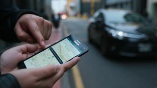 California aprueba ley para clasificar a conductores de Uber y Lyft como empleados
