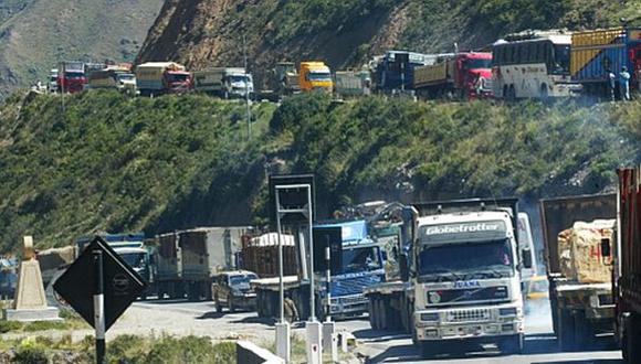 Policía de carreteras detuvo a 33 camiones de carga pesada