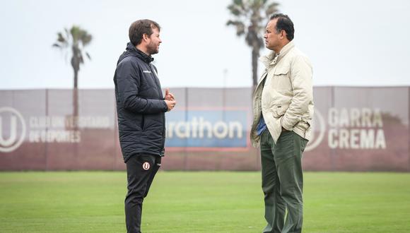 Juan Reynoso visitó las prácticas de Universitario. (Foto: Tw Universitario)