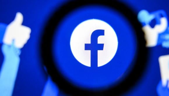 Facebook señaló que solo el 3% del contenido consumido en su plataforma es noticioso. (Photo by Kirill KUDRYAVTSEV / AFP)