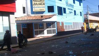 Vías de acceso a Juliaca siguen bloqueadas por protesta de pobladores