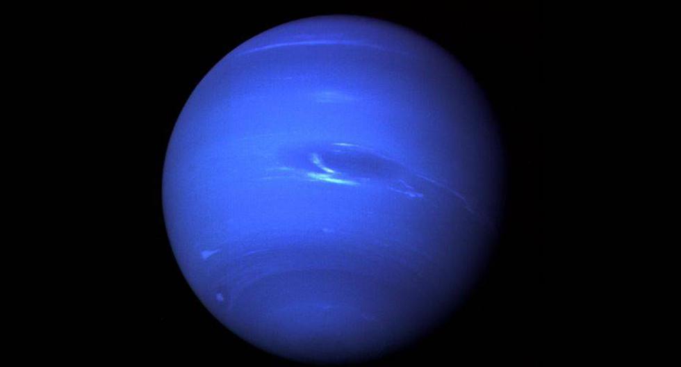 Las últimas imágenes de Neptuno, recibidas en septiembre del año pasado, confirmaron la aparición de otra enorme 'mancha' de casi 11.000 kilómetros de ancho en el hemisferio norte del planeta. (Foto: NASA.gov)