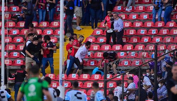 Pelea entre los barristas de Querétaro y Atlas habría dejado al menos 15 fallecidos. (Foto: ESPN)