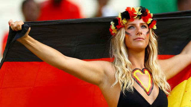 Alemania vs. Ghana: la belleza germana y los trajes ghaneses - 1
