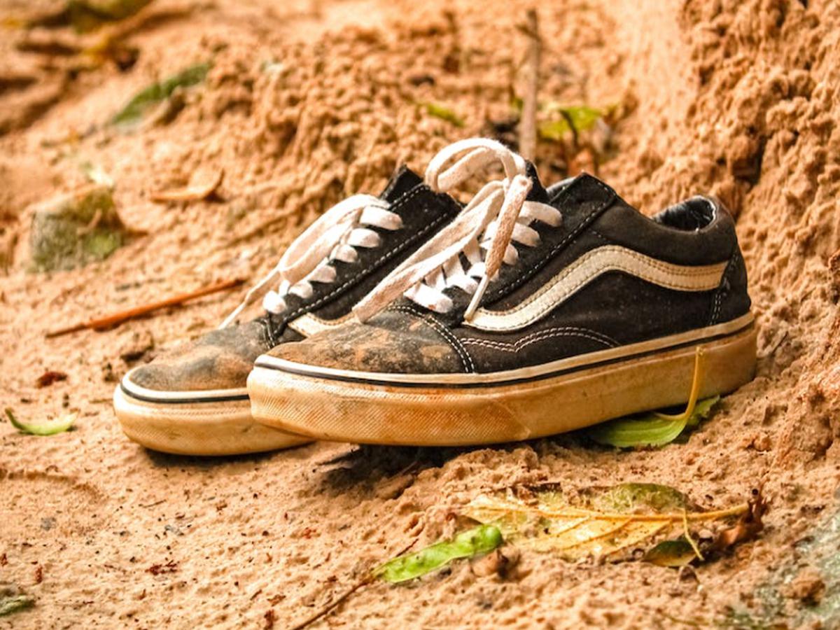 Cómo limpiar las zapatillas blancas: el truco casero y viral
