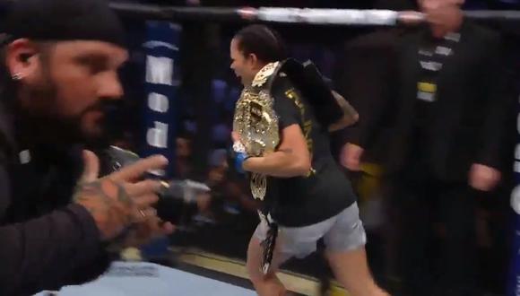 UFC 232: Amanda Nunes cargó los dos cinturones UFC y celebró corriendo alrededor del octágono | VIDEO (Foto: Captura de video)