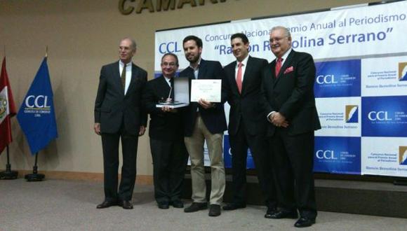 Periodista de El Comercio recibió premio de la CCL