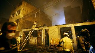 Bomberos atendieron 27 incendios durante las primeras horas de la Navidad en Lima y Callao 