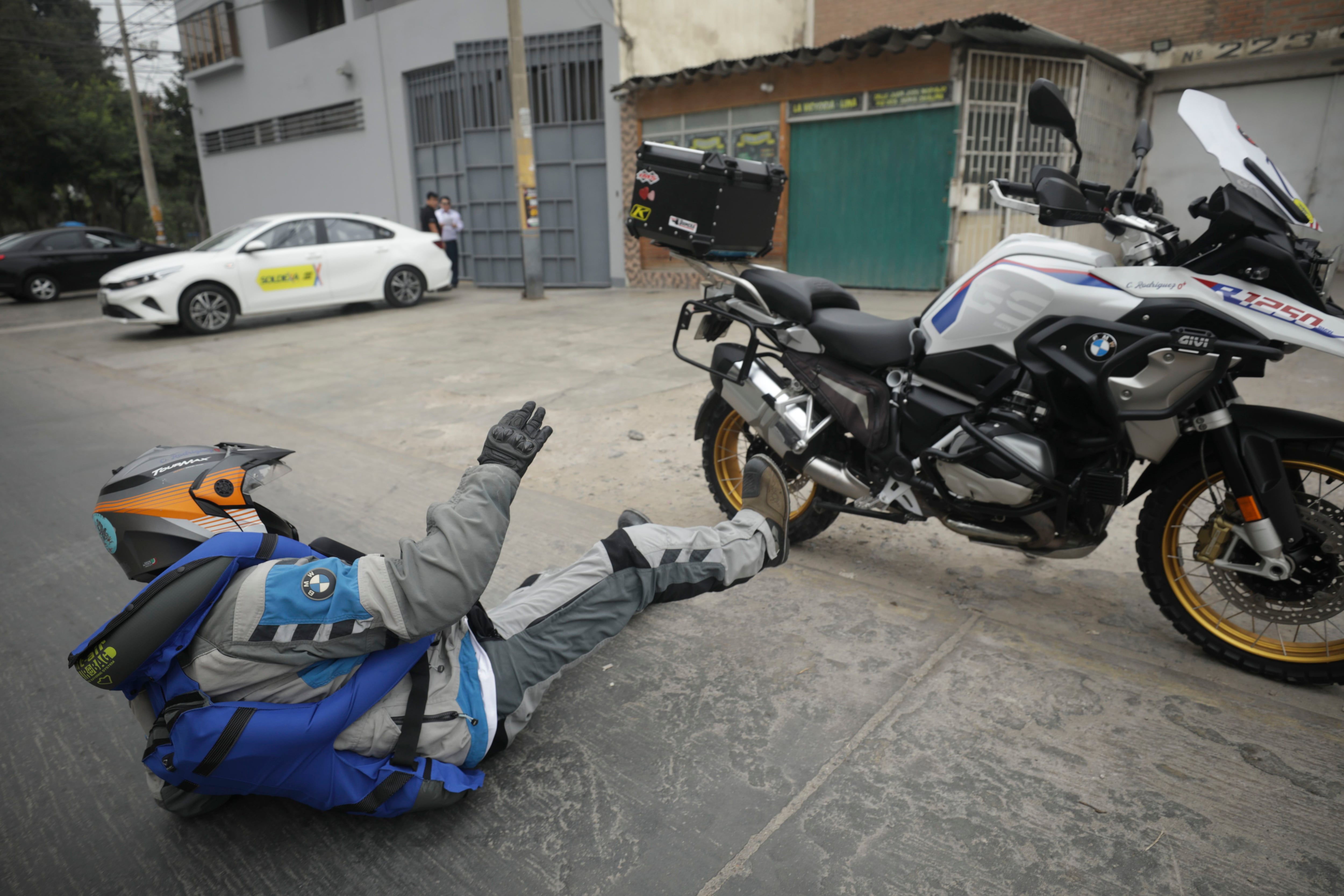 Lima 8 de mayo del 2024
 funcionamiento de chaleco airbag para motociclistas
fotos Britanie Arroyo Dueñaz