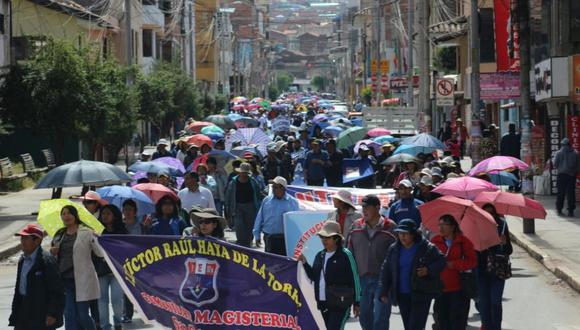 Ayer, además de los docentes de la ciudad de Cusco, se sumaron a la huelga otros de varias provincias de la región, incluso de localidades del Vraem (Foto: Miguel Neyra)