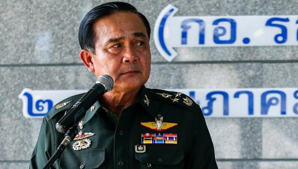 Líder del golpe de Tailandia prohíbe viajar a 155 políticos