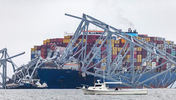 Los restos del puente Francis Scott Key permanecen sobre el carguero Dali, después de que el buque perdiera potencia y chocara con el puente en Baltimore, Maryland , EE.UU., este miércoles | Foto: EFE/ Jim Lo Scalzo