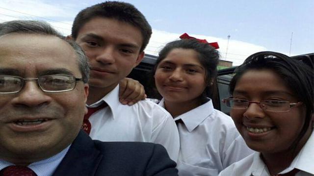Ministro de Educación no se resistió a la fiebre del ‘selfie’ - 2